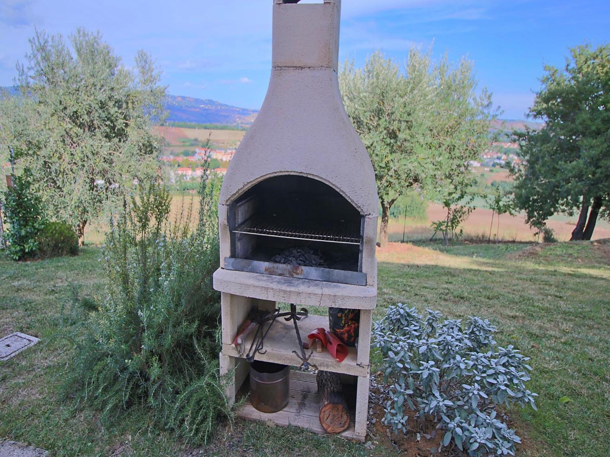 Cottage In Montelabbate With Pool Garden Bbq Parking Exterior photo